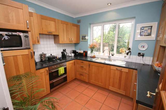  Image of 3 Bedroom Detached for sale at Brook Road  Brentwood, CM14 4PT