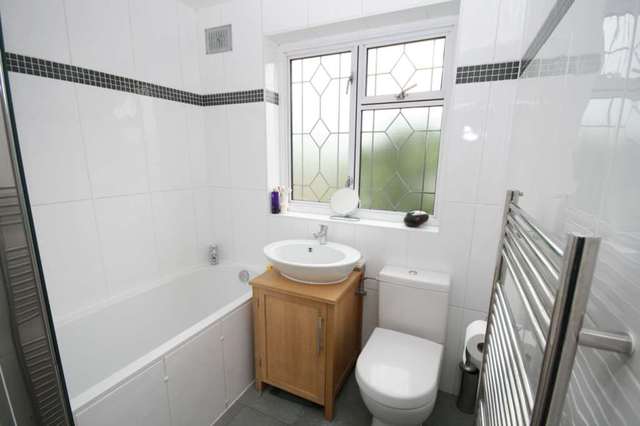  Image of 3 Bedroom Detached for sale at Brook Road  Brentwood, CM14 4PT