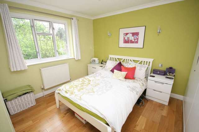  Image of 3 Bedroom Detached for sale at Brook Road  Brentwood, CM14 4PT