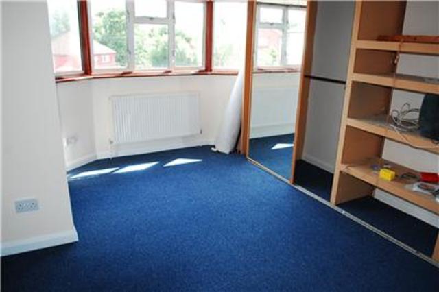  Image of 2 Bedroom Semi-Detached to rent at Surrey, SM5 1PD