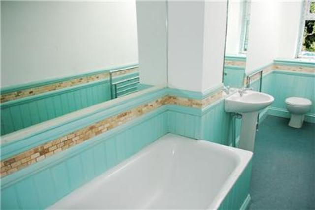  Image of 2 Bedroom Semi-Detached to rent at Surrey, SM5 1PD