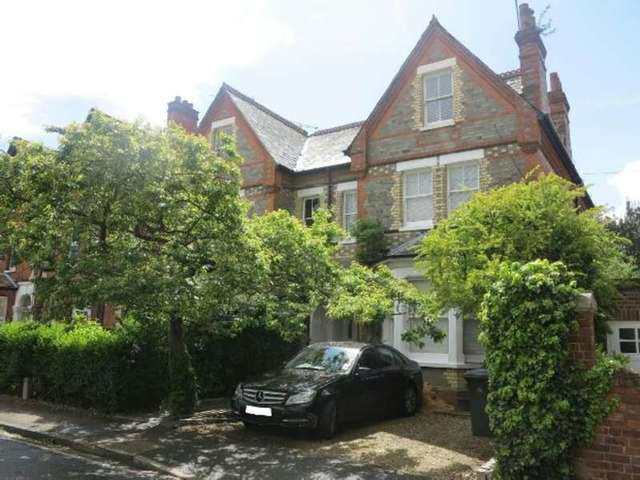  Image of 1 Bedroom Flat to rent at Bulmershe Road  Reading, RG1 5RJ