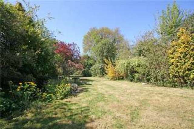  Image of 4 Bedroom Detached for sale at Addlestone Surrey Addlestone, KT15 1PW
