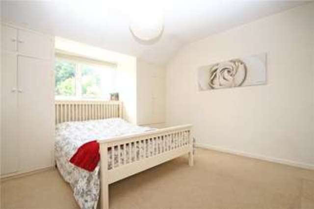  Image of 4 Bedroom Detached for sale at Addlestone Surrey Addlestone, KT15 1PW