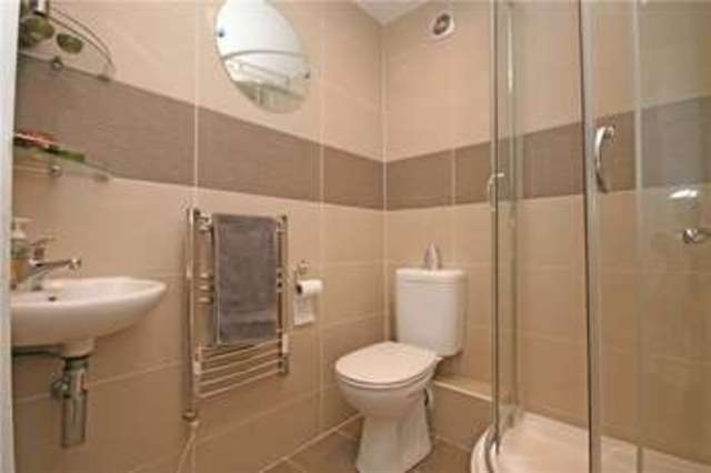  Image of 4 Bedroom Detached for sale at Addlestone Surrey Addlestone, KT15 2XF