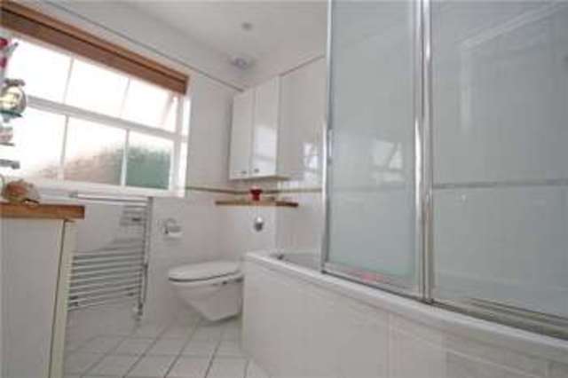  Image of 4 Bedroom Detached for sale at Addlestone Surrey Addlestone, KT15 2XF