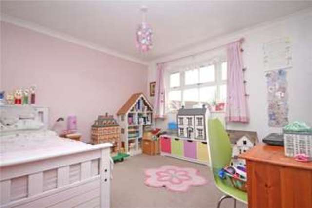  Image of 4 Bedroom Detached for sale at Addlestone Surrey Addlestone, KT15 2XF