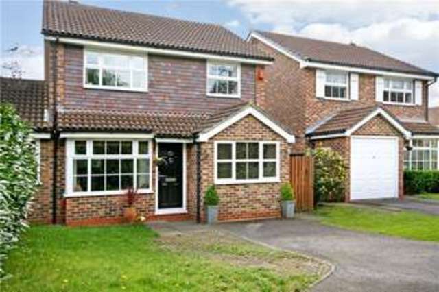  Image of 4 Bedroom Detached for sale at Addlestone Surrey Addlestone, KT15 2XF