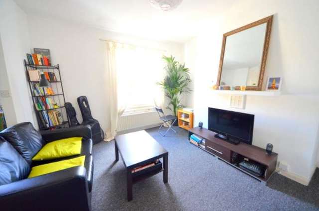  Image of 1 Bedroom Apartment to rent at Caledonian Road  Islington, N1 1BB
