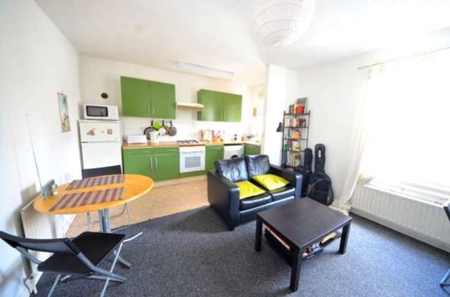  Image of 1 Bedroom Apartment to rent at Caledonian Road  Islington, N1 1BB