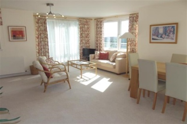  Image of 2 Bedroom Flat to rent at Bearsden East Dunbartonshire East Dunbartonshire, G61 1RX