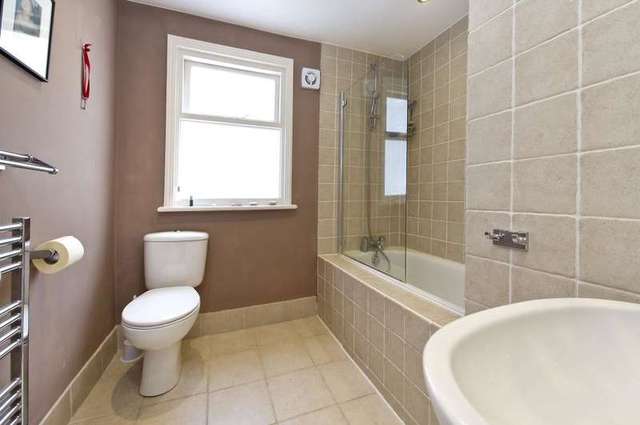  Image of 4 Bedroom Property to rent at Cathles Road  London, SW12 9LE
