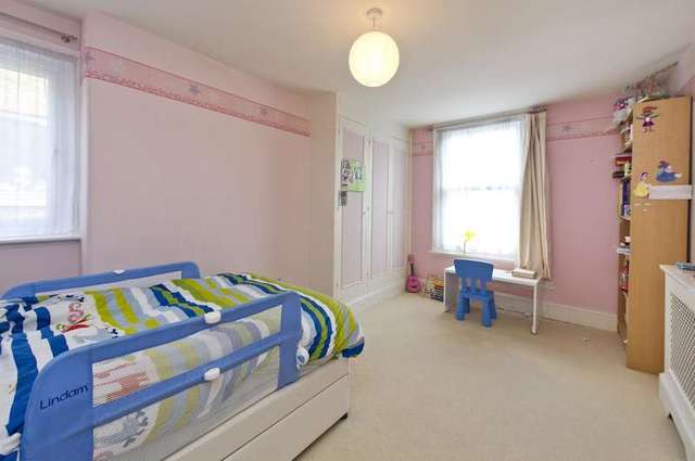  Image of 4 Bedroom Property to rent at Cathles Road  London, SW12 9LE