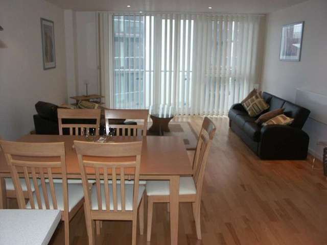  Image of 2 Bedroom Flat to rent at Southampton Hampshire, SO14 3JB