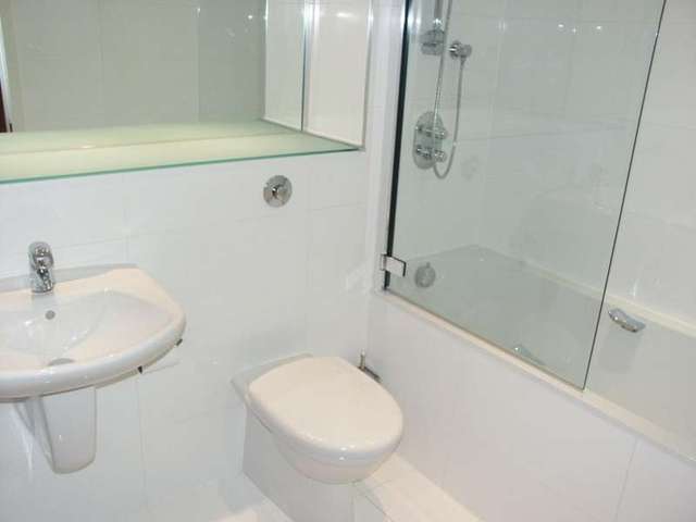  Image of 2 Bedroom Flat to rent at Southampton Hampshire, SO14 3JB