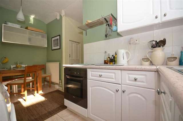  Image of 2 Bedroom Apartment for sale at Southsea Hampshire Southsea, PO4 0SF