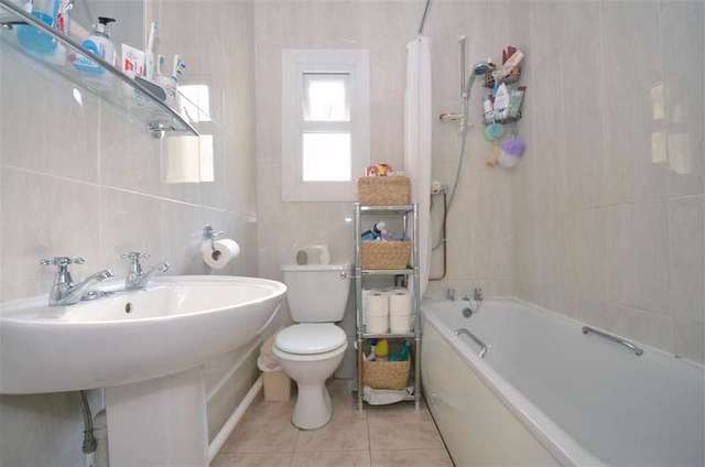 Image of 2 Bedroom Apartment for sale at Southsea Hampshire Southsea, PO4 0SF