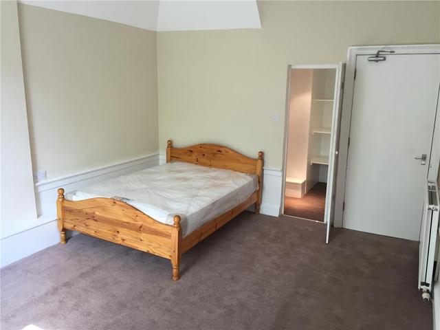  Image of 3 Bedroom Flat to rent at South Side Edinburgh Edinburgh, EH8 9JQ