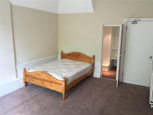  Image of 3 Bedroom Flat to rent at South Side Edinburgh Edinburgh, EH8 9JQ