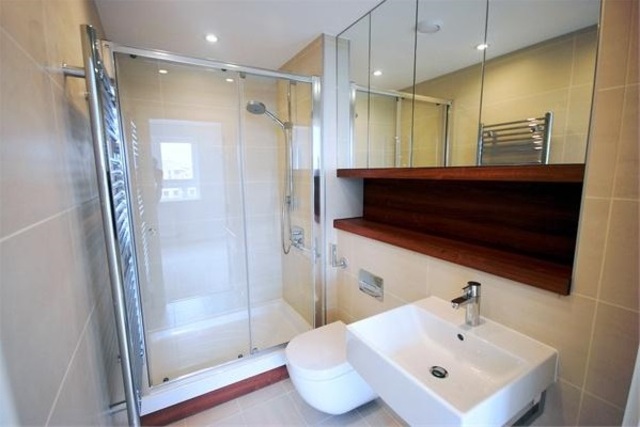  Image of 2 Bedroom Flat to rent at GREENWICH, SE8 3FY