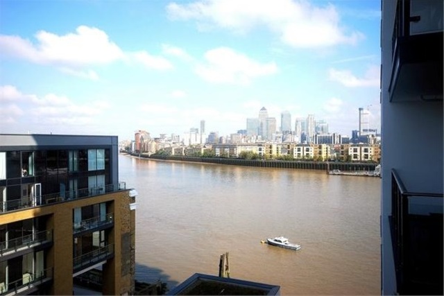  Image of 2 Bedroom Flat to rent at GREENWICH, SE8 3FY