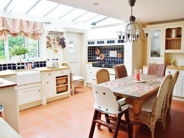  Image of 2 Bedroom End of Terrace to rent at Carshalton Surrey The Wrythe, SM5 2BS