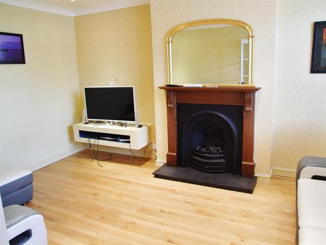  Image of 2 Bedroom End of Terrace to rent at Carshalton Surrey The Wrythe, SM5 2BS