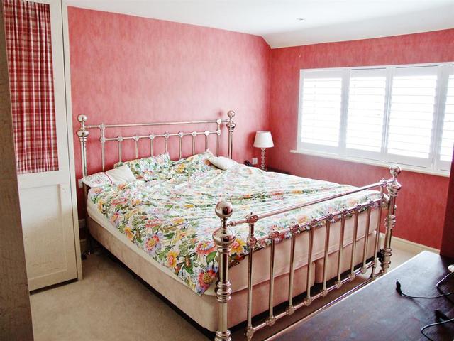  Image of 2 Bedroom End of Terrace to rent at Carshalton Surrey The Wrythe, SM5 2BS