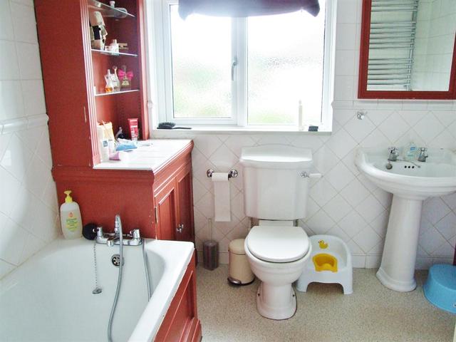  Image of 2 Bedroom End of Terrace to rent at Carshalton Surrey The Wrythe, SM5 2BS