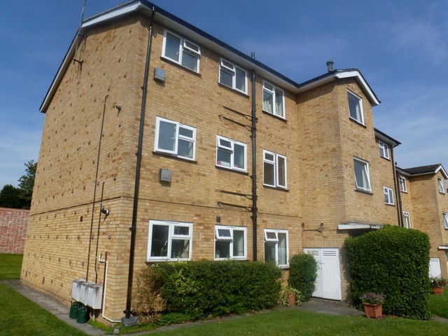  Image of 2 Bedroom Flat to rent at West Road  Guildford, GU1 2AS