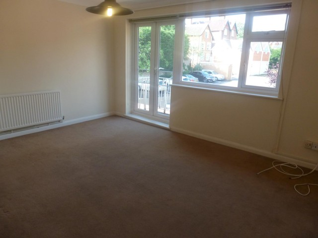  Image of 2 Bedroom Flat to rent at West Road  Guildford, GU1 2AS