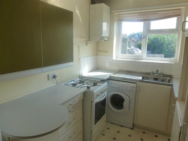  Image of 2 Bedroom Flat to rent at West Road  Guildford, GU1 2AS
