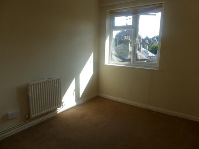  Image of 2 Bedroom Flat to rent at West Road  Guildford, GU1 2AS