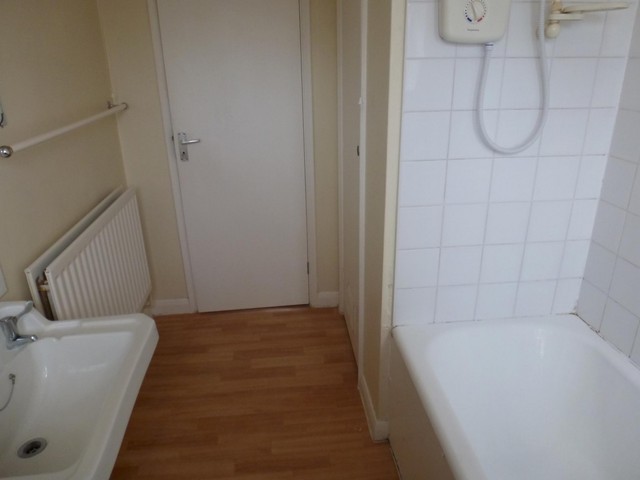  Image of 2 Bedroom Flat to rent at West Road  Guildford, GU1 2AS