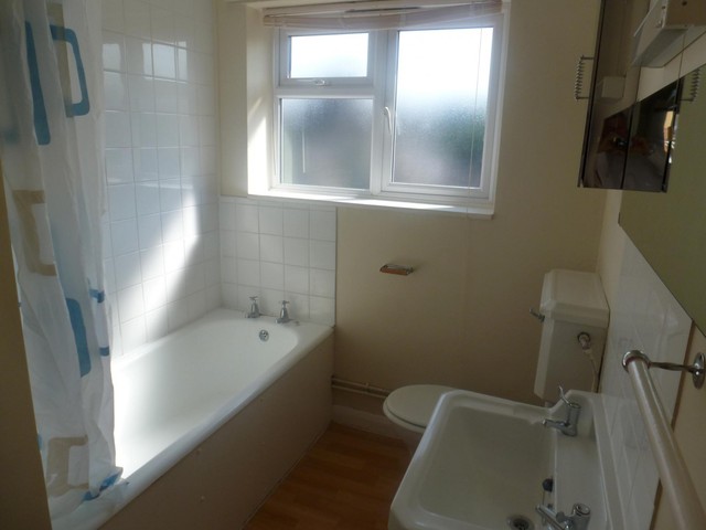  Image of 2 Bedroom Flat to rent at West Road  Guildford, GU1 2AS