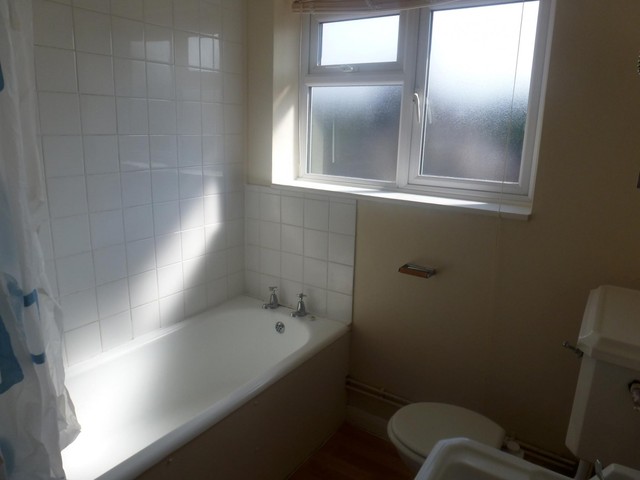  Image of 2 Bedroom Flat to rent at West Road  Guildford, GU1 2AS