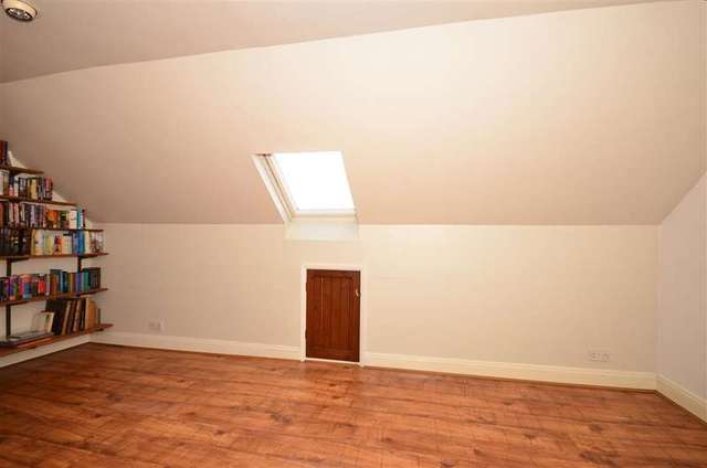  Image of 3 Bedroom Semi-Detached for sale at Frindsbury Rochester Rochester, ME2 4PT