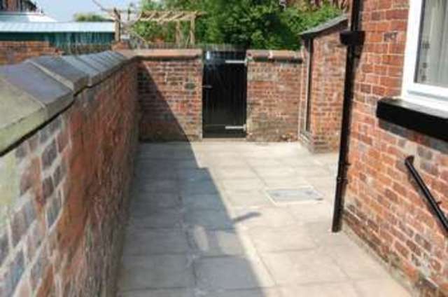  Image of 3 Bedroom Terraced to rent at Eaves Lane  Chorley, PR6 0DR
