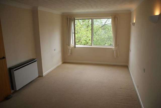  Image of 1 Bedroom Flat to rent at Ednall Lane  Bromsgrove, B60 2DB