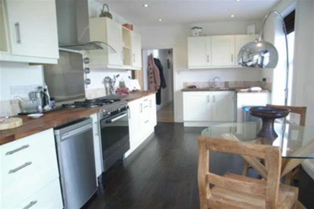  Image of 4 Bedroom Detached to rent at Exmouth, EX8 1AR