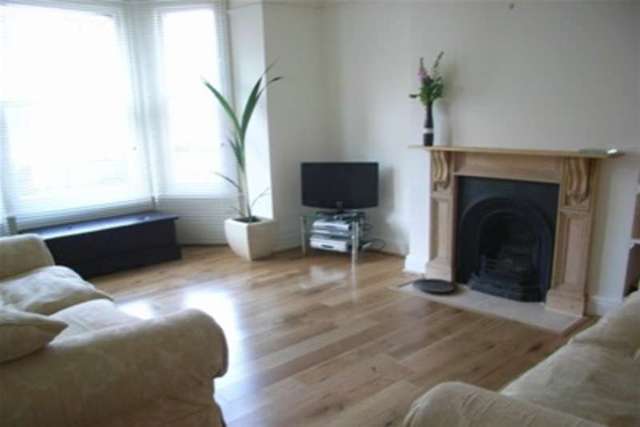  Image of 4 Bedroom Detached to rent at Exmouth, EX8 1AR