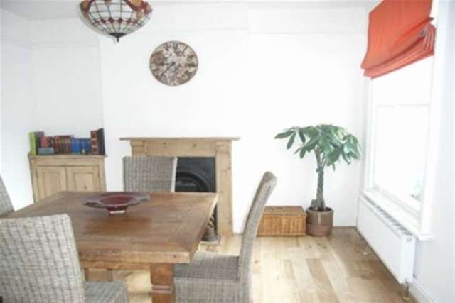  Image of 4 Bedroom Detached to rent at Exmouth, EX8 1AR