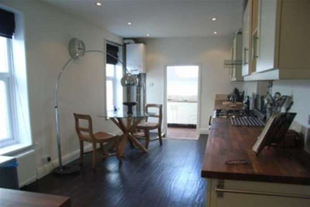  Image of 4 Bedroom Detached to rent at Exmouth, EX8 1AR