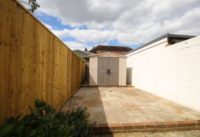  Image of 2 Bedroom End of Terrace to rent at Henley-On-Thames, RG9 1AN