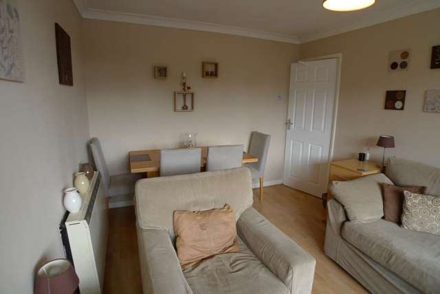  Image of 2 Bedroom Maisonette to rent at Frimley Court  Sidcup, DA14 6JG