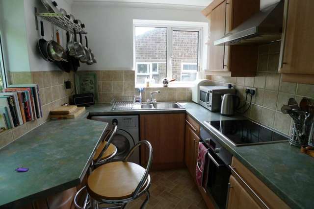  Image of 2 Bedroom Maisonette to rent at Frimley Court  Sidcup, DA14 6JG