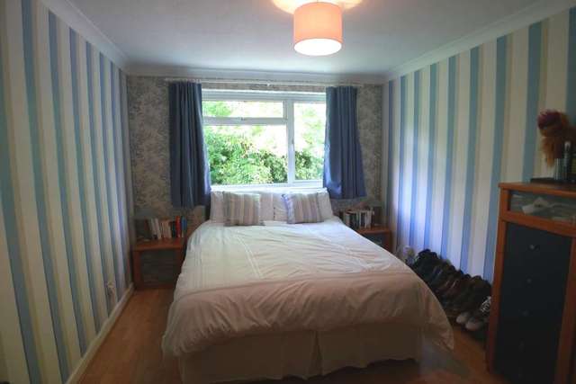  Image of 2 Bedroom Maisonette to rent at Frimley Court  Sidcup, DA14 6JG