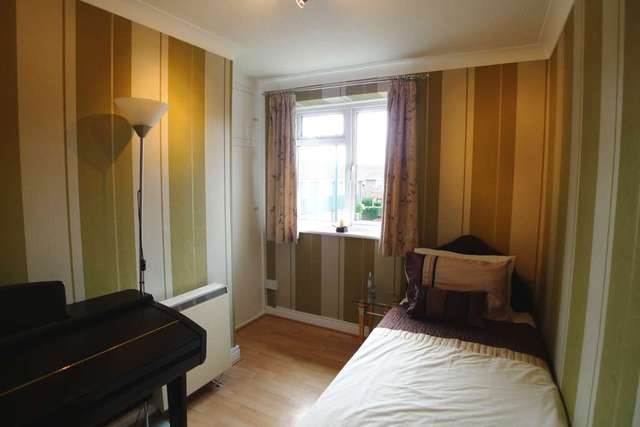  Image of 2 Bedroom Maisonette to rent at Frimley Court  Sidcup, DA14 6JG