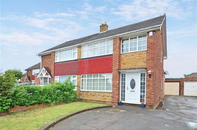  Image of 3 Bedroom Semi-Detached for sale at Gravesend Kent Gravesend, DA12 4RA