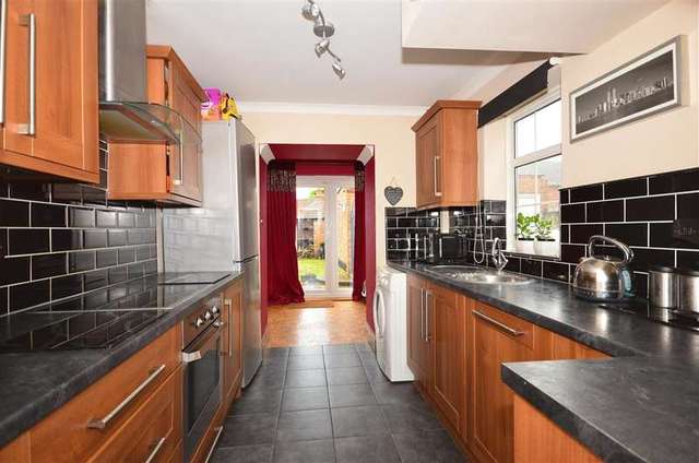  Image of 3 Bedroom Semi-Detached for sale at Gravesend Kent Gravesend, DA12 4RA